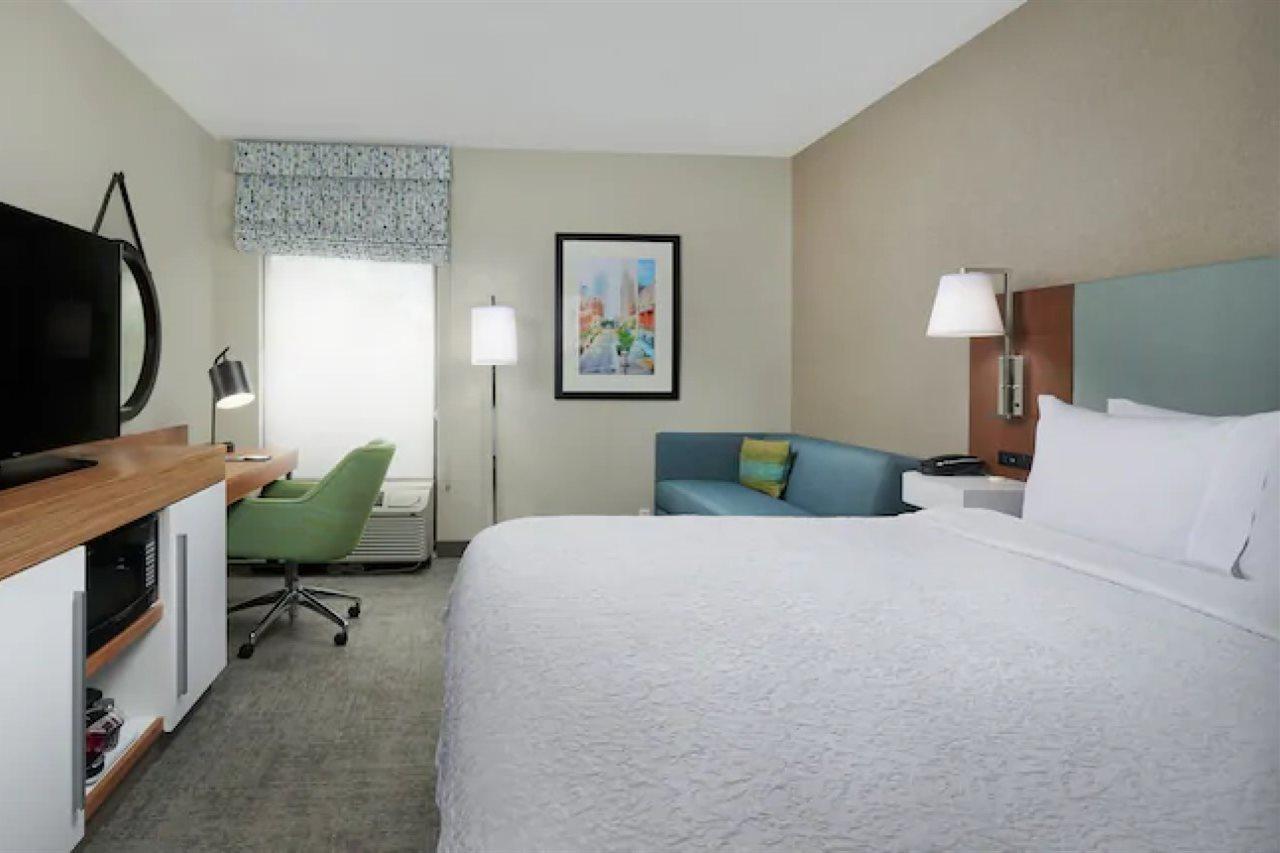 Hampton Inn Louisville/I-65/Brooks Road Eksteriør billede