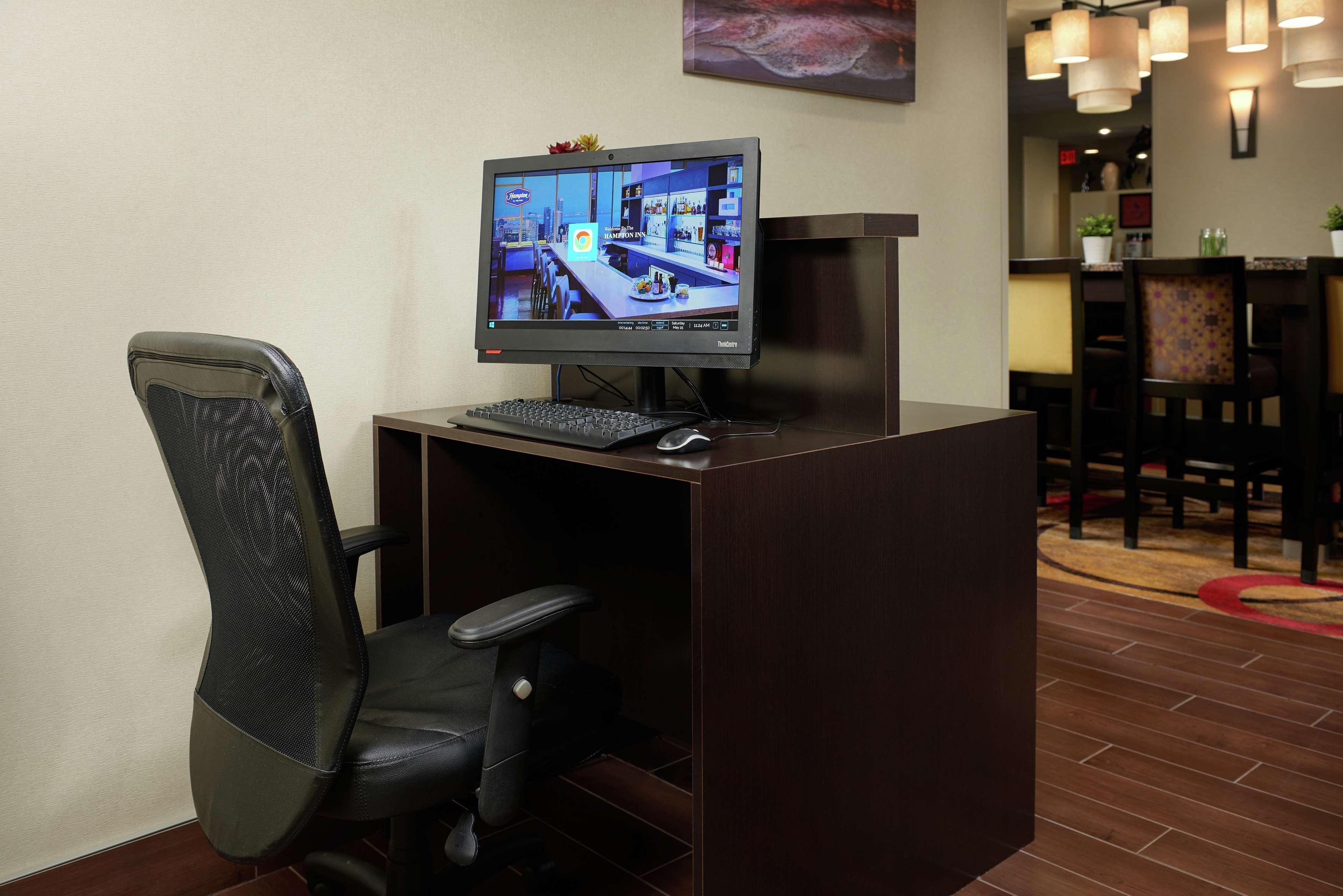 Hampton Inn Louisville/I-65/Brooks Road Eksteriør billede